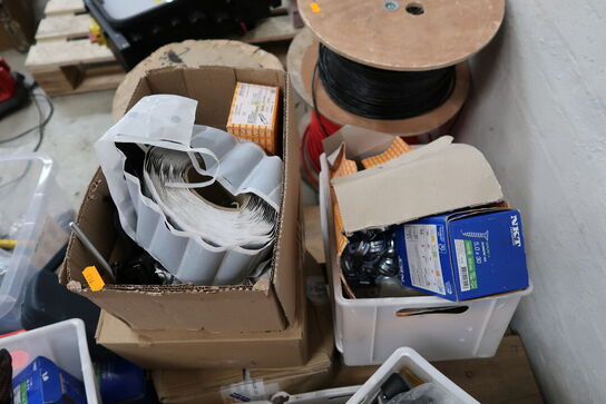 Palle med div. Varelager og værktøj