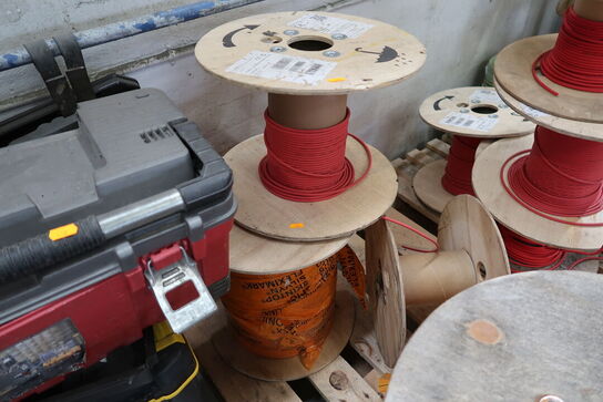 Palle med kabeltromler med div. Kabel