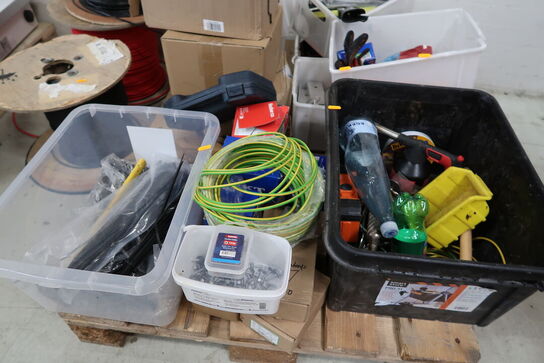 Palle med div. Varelager og værktøj