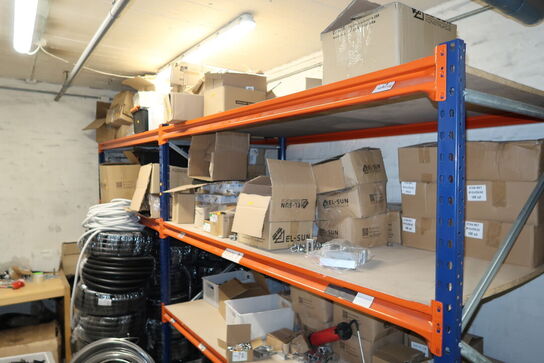 2 fag lagerreoler uden indhold