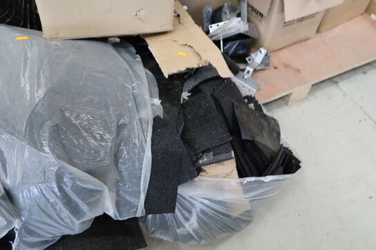 Kasse med div. Træ samt kasse med div. Beslag m.m.