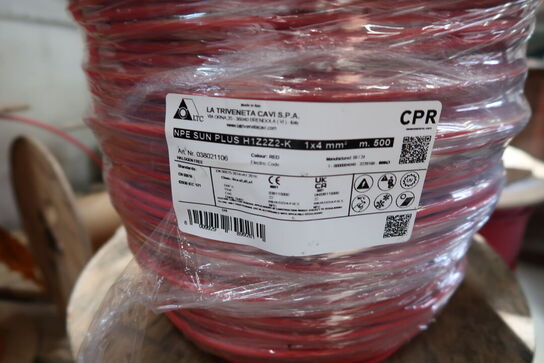 Palle med kabeltromler med div. Kabel