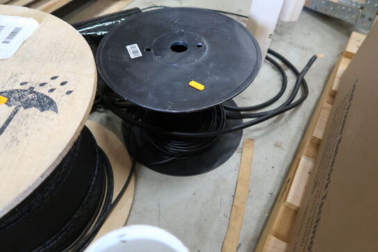 2 stk. kabeltromler med div. Kabel