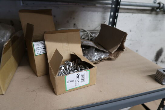 Lagerreol med div. Varelager