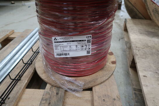 Palle med kabeltromle med div. Kabel