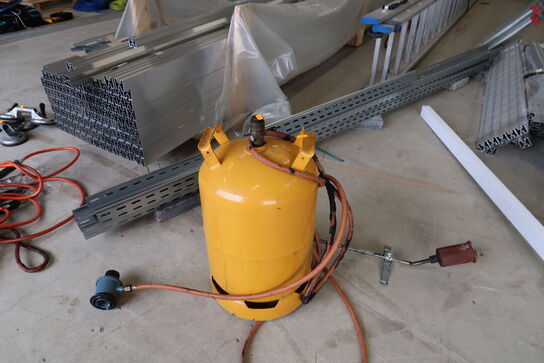 Gasflaske med ukrudtsbrænder