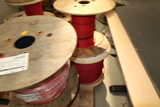 Palle med kabeltromler med div. Kabel