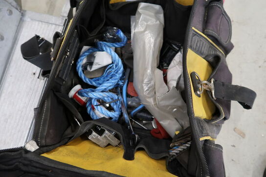 2 stk. kabeltromler samt taske med div. Værktøj