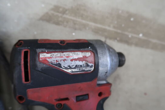 3 stk. håndværktøj MILWAUKEE med 2 stk. batterier