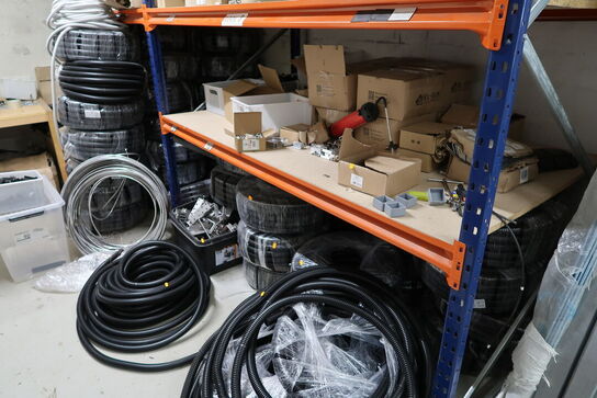 2 fag lagerreoler uden indhold