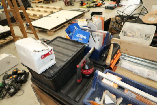 Palle med div. Varelager og værktøj