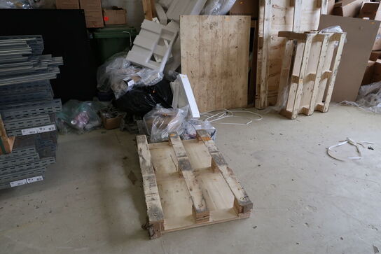 Div. Paller, papkasser samt skraldespande uden indhold