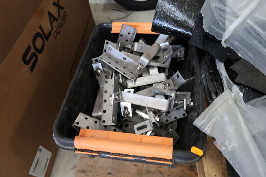 Kasse med div. Træ samt kasse med div. Beslag m.m.