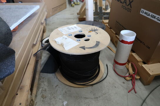 2 stk. kabeltromler med div. Kabel