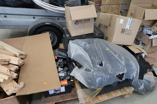 Kasse med div. Træ samt kasse med div. Beslag m.m.