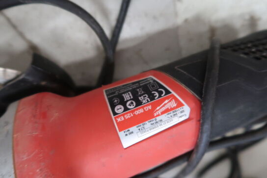 Multilader samt 2 stk. håndværktøj MILWAUKEE