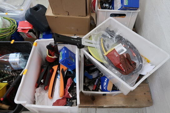 Palle med div. Varelager og værktøj