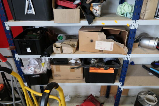 2 fag lagerreoler med indhold