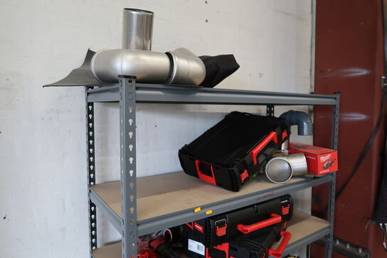 Lagerreol med indhold