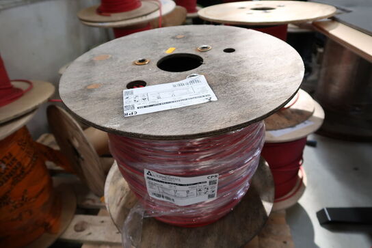 Palle med kabeltromler med div. Kabel