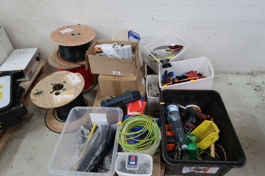 Palle med div. Varelager og værktøj