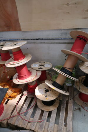 Palle med div. Kabeltromler med div. Kabel