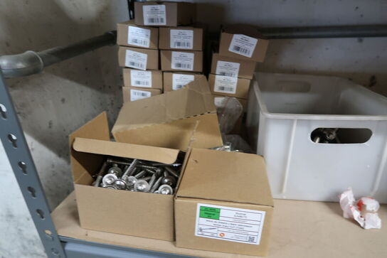 Lagerreol med div. Varelager