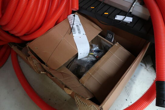 Div. Varelager, værktøjskasser samt bænk