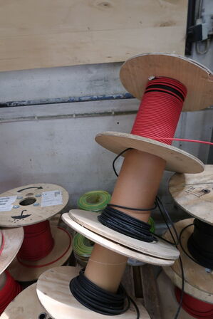 Palle med div. Kabeltromler med div. Kabel