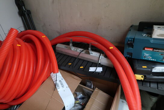 Div. Varelager, værktøjskasser samt bænk