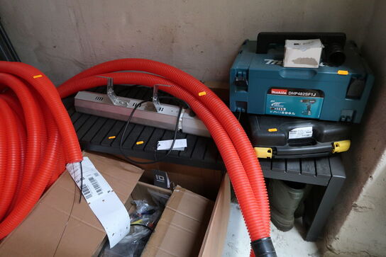 Div. Varelager, værktøjskasser samt bænk