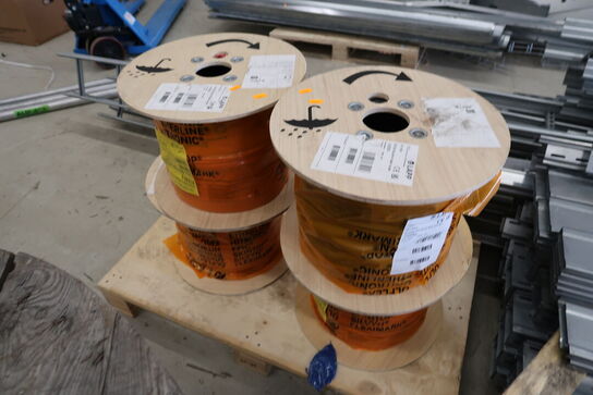 Palle med 4 stk. kabeltromler med div. Kabel