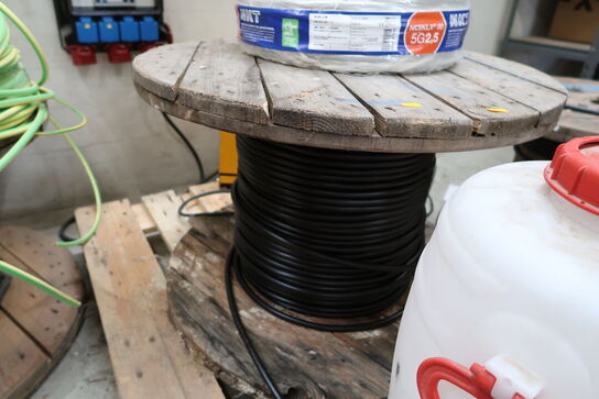 Palle med kabeltromle med div. Kabel