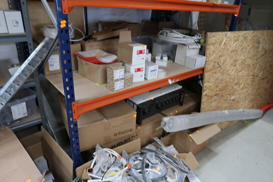 Lagerreol uden indhold