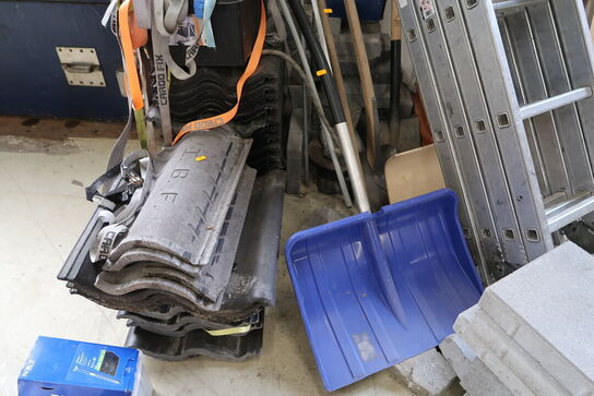 Div. Haveredskaber samt tagsten