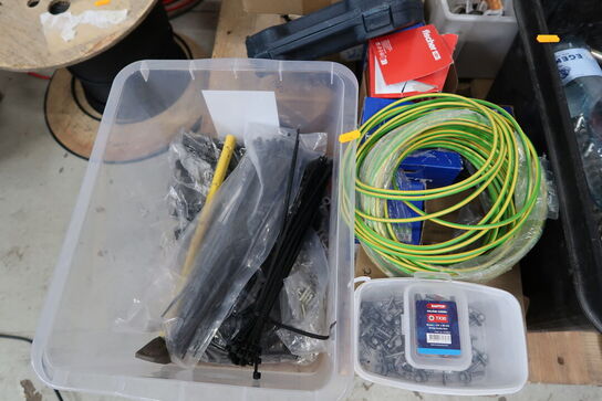 Palle med div. Varelager og værktøj