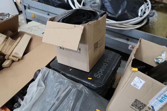 Kasse med div. Træ samt kasse med div. Beslag m.m.