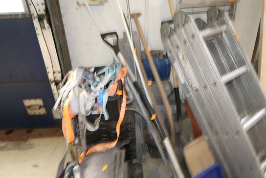 Div. Haveredskaber samt tagsten