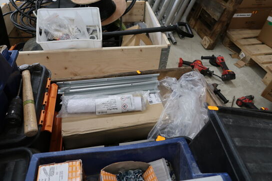 Palle med div. Varelager og værktøj