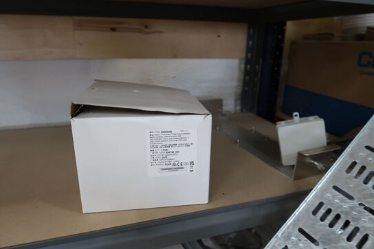 Lagerreol med indhold