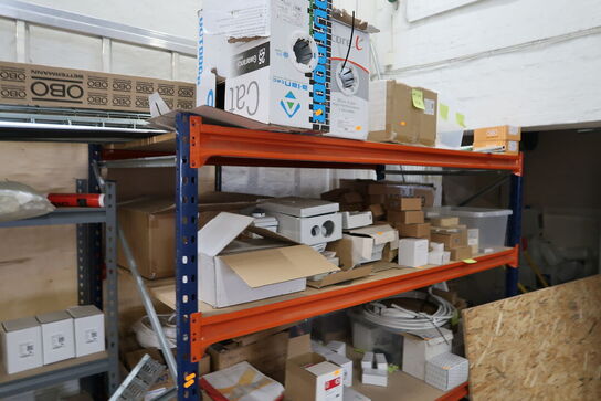 Lagerreol uden indhold