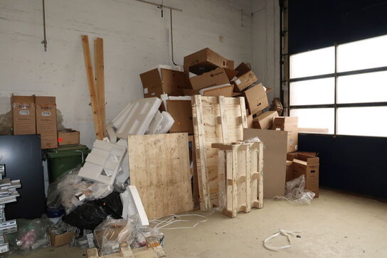 Div. Paller, papkasser samt skraldespande uden indhold