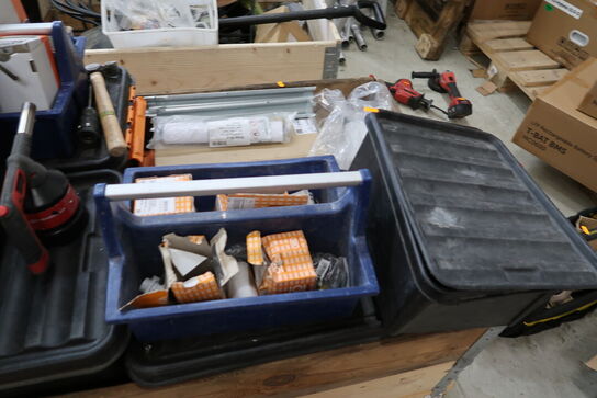 Palle med div. Varelager og værktøj