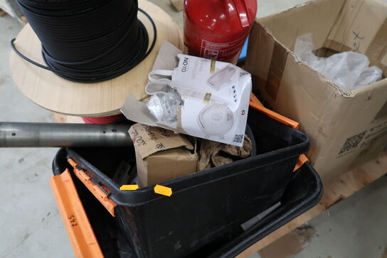 Palle med div. Varelager og værktøj