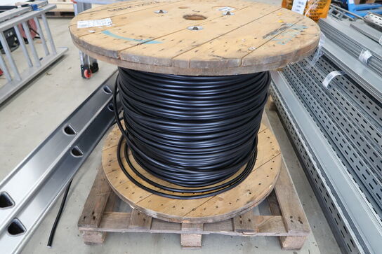 Kabeltromle med div. Kabel