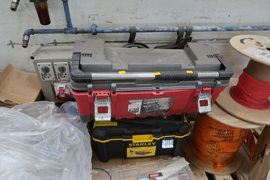 Div. Kabler, varelager samt værktøjstasker