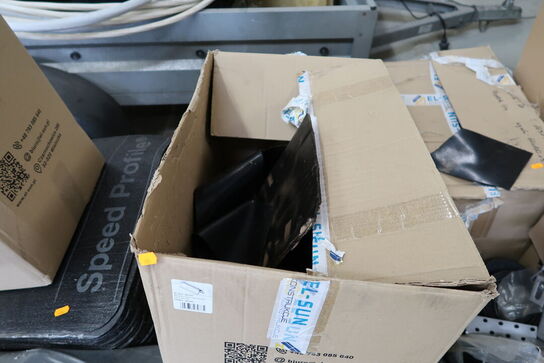 Kasse med div. Træ samt kasse med div. Beslag m.m.