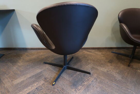Lænestol ARNE JACOBSEN Svanen 3320 i Cognac læder
