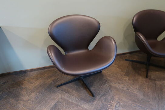 Lænestol ARNE JACOBSEN Svanen 3320 i Cognac læder
