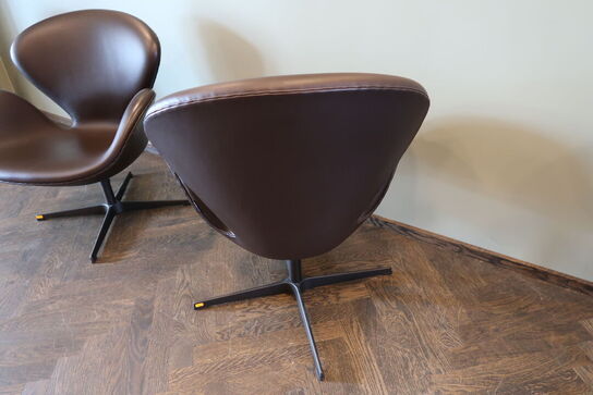 Lænestol ARNE JACOBSEN Svanen 3320 i Cognac læder